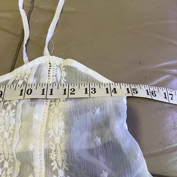 Forever21 lace top - Picture 4 of 6